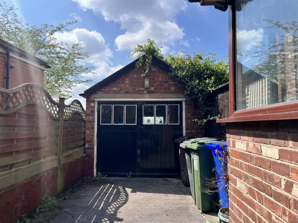Detached Garage