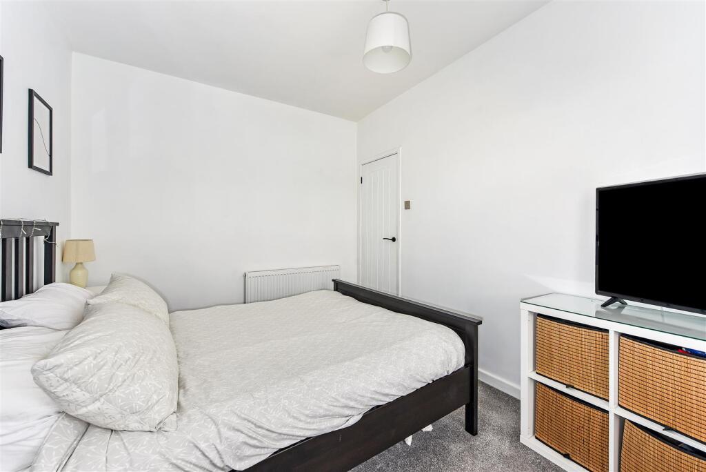 Bedroom 1.jpg