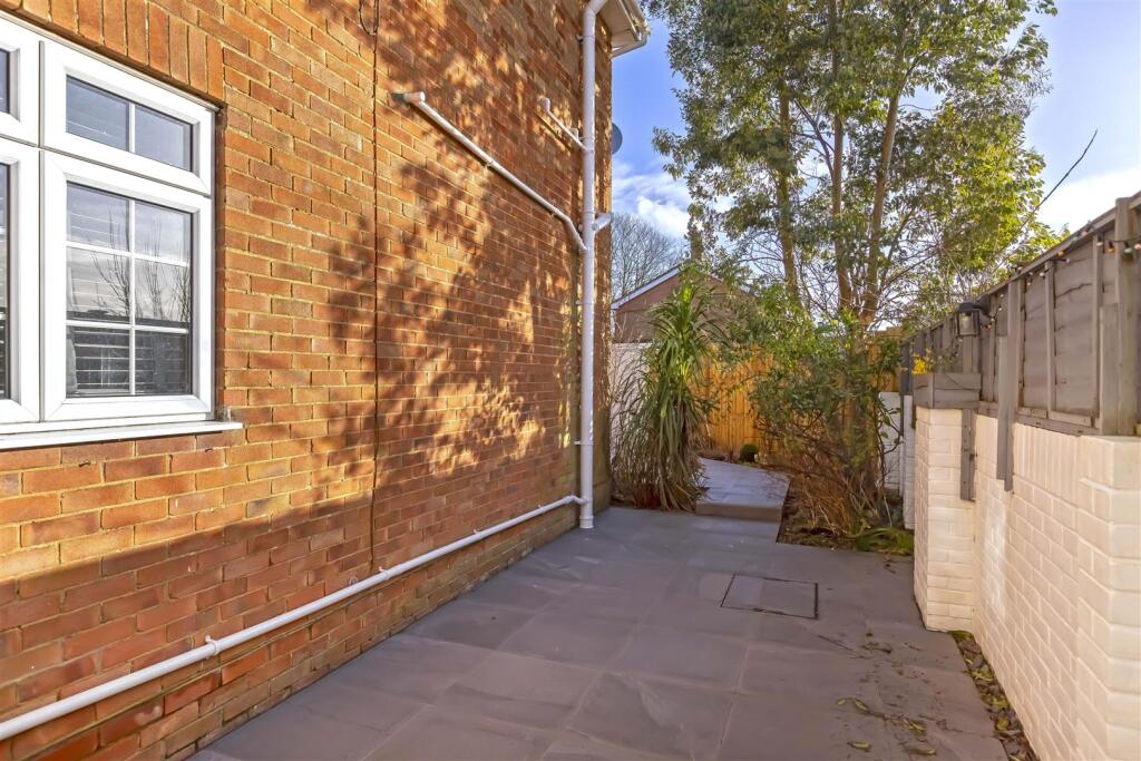 Hurston Close_27.jpg