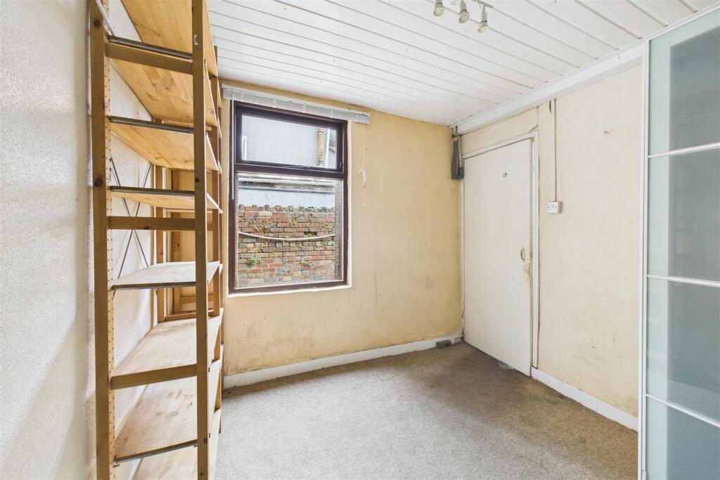 366 Two Mile Hill Road, St George, Bristol BS15 1A