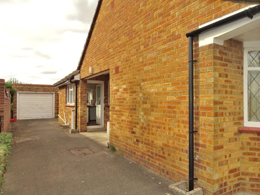 USEFUL SIDE ENTRANCE