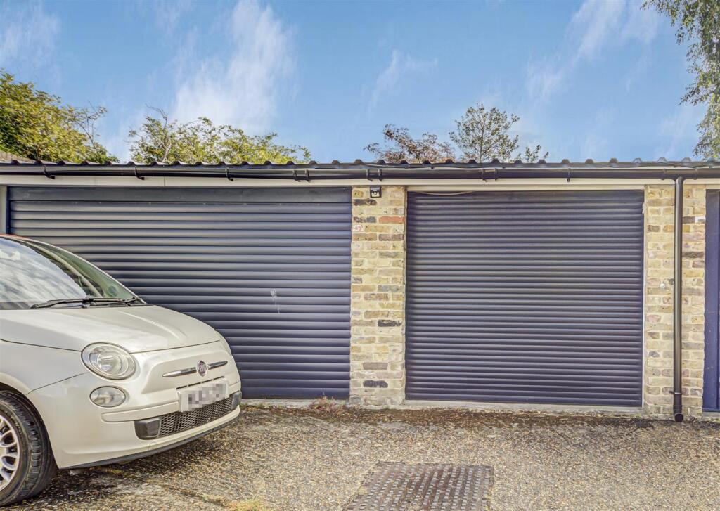 garage 1.jpg