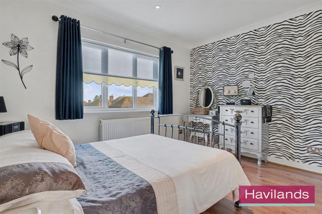 Lonsdale Drive EN2 7LH-7.jpg