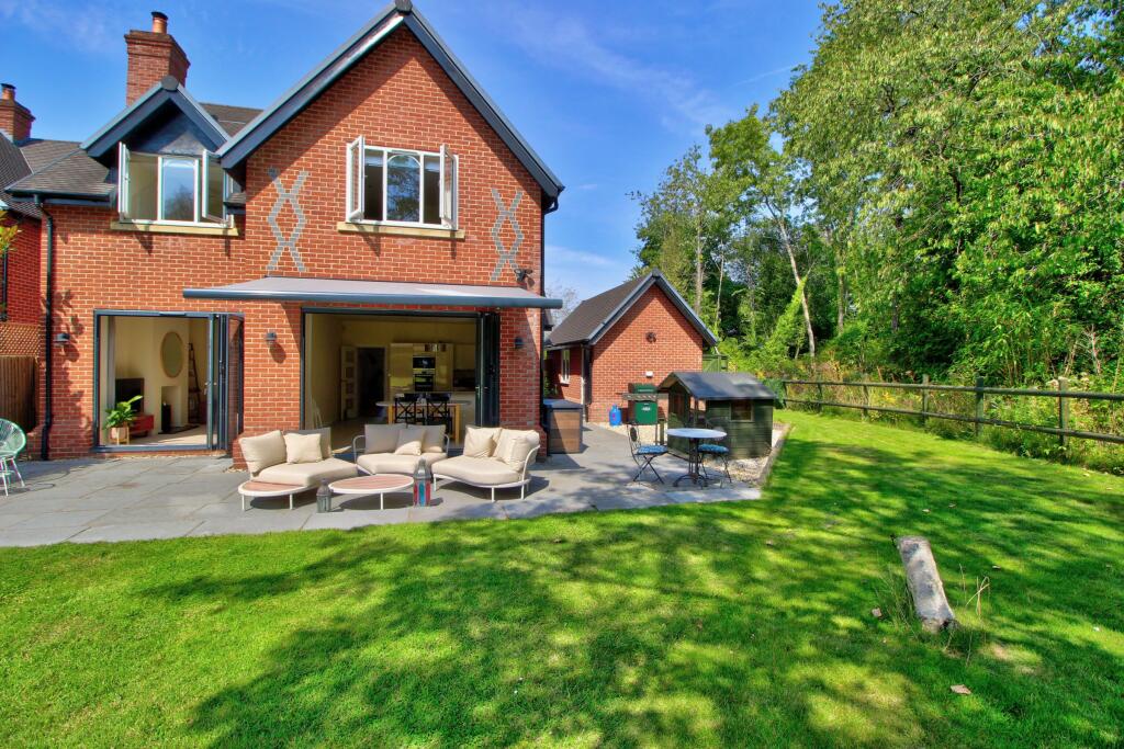 Fabulous Space for Outdoor Entertainment