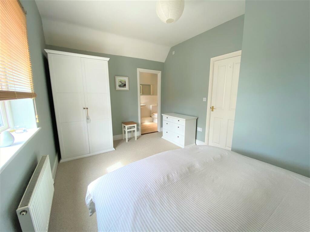 Bedroom (2).jpg
