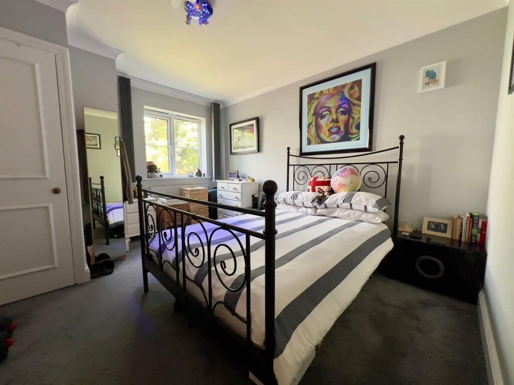 Bed 1.jpg