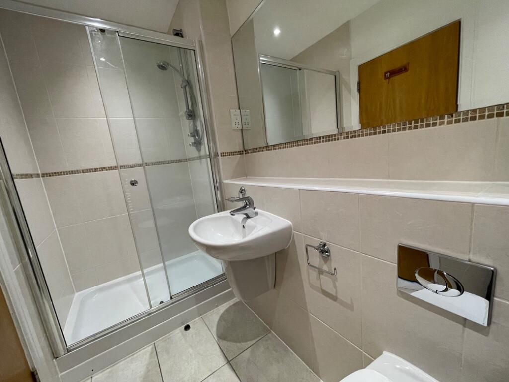 EN SUITE