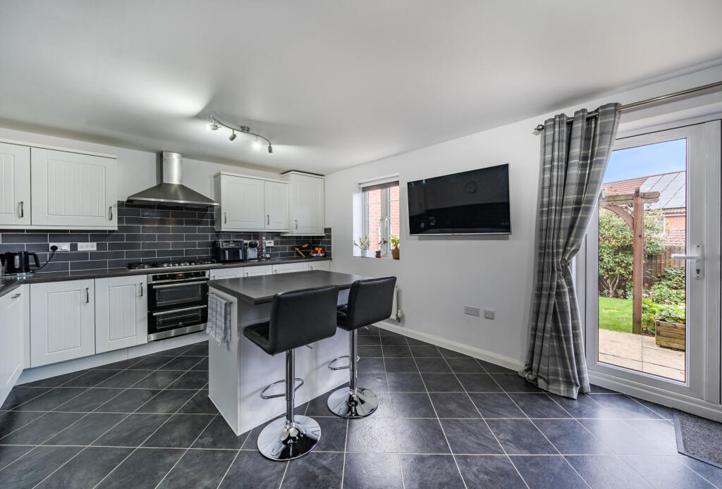 1376784-5-690e3e6...