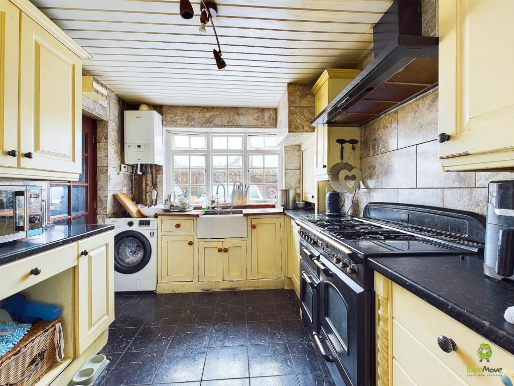 CAM04399G0-PR0023-STILL013