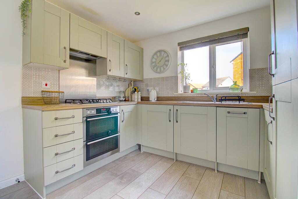 Kitchen (alt view)