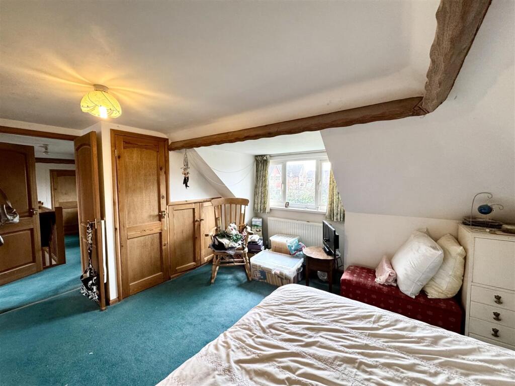 PRINCIPAL BEDROOM
