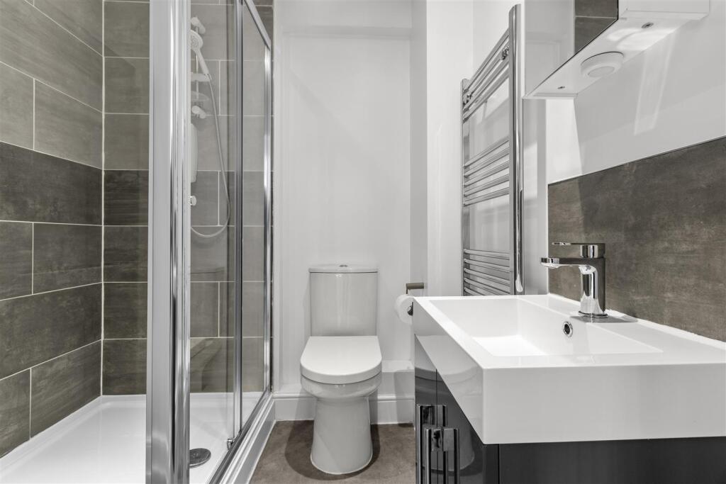 ensuite.jpg