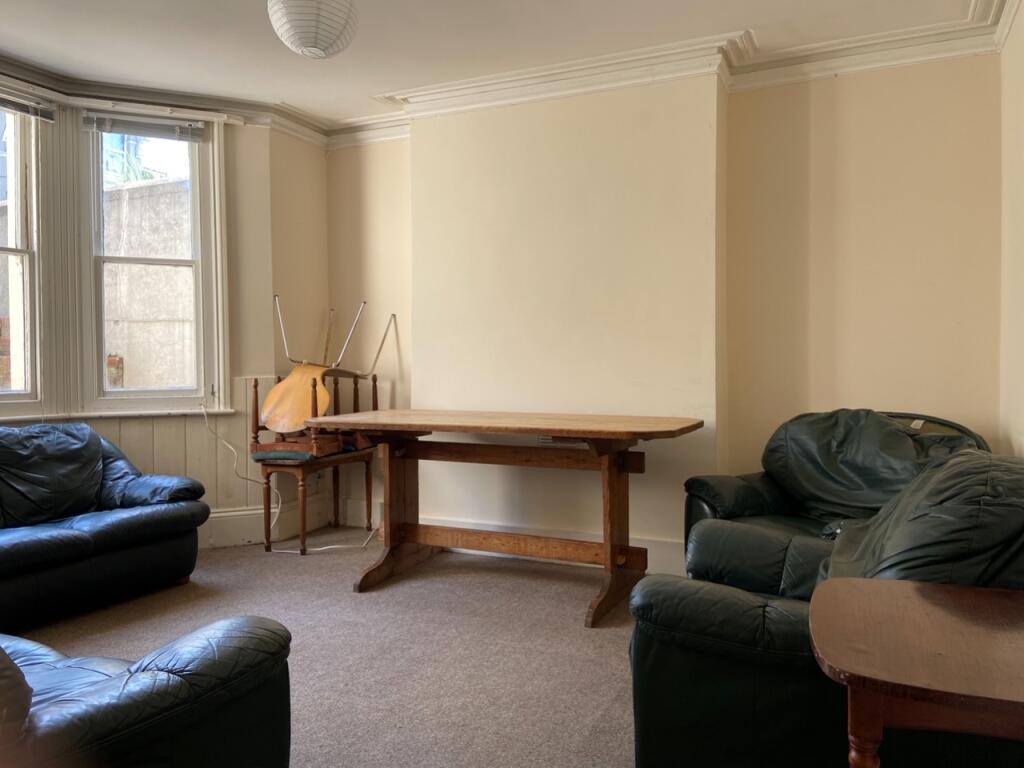 27 De Montford Road Lounge (2)