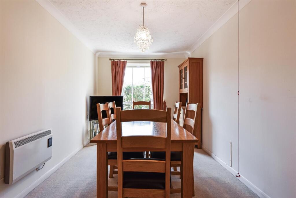 Dining Room/Bed 2