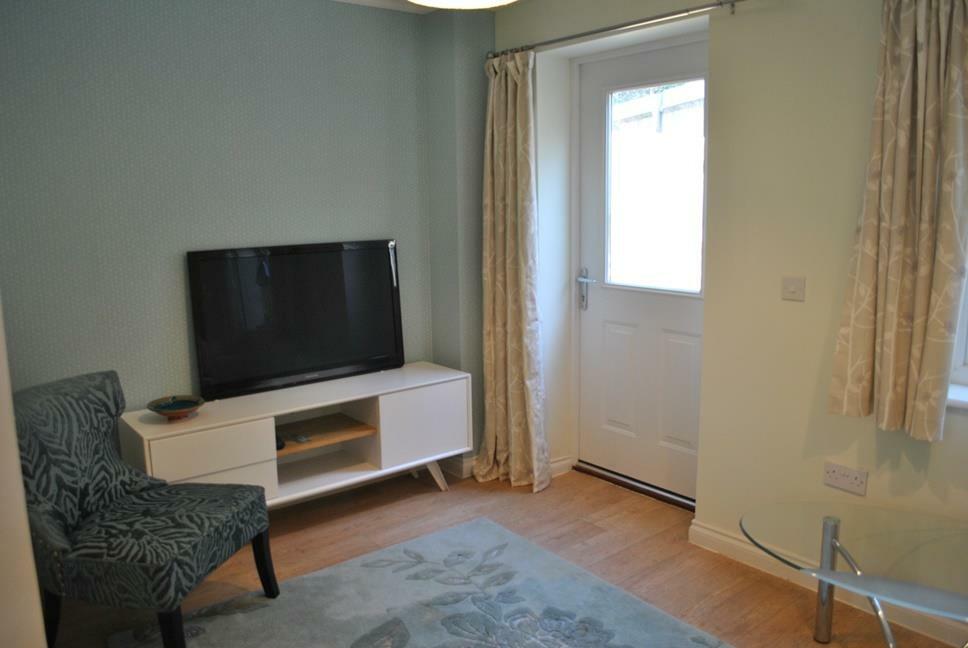 LIVING ROOM: