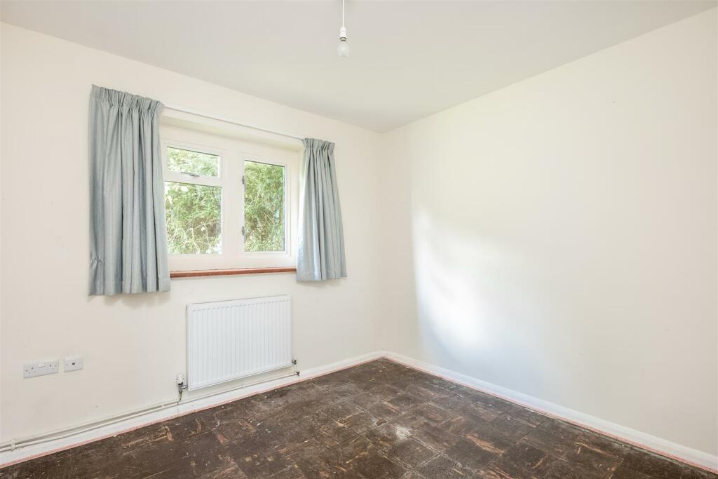 40 Hughes Close-9.jpg