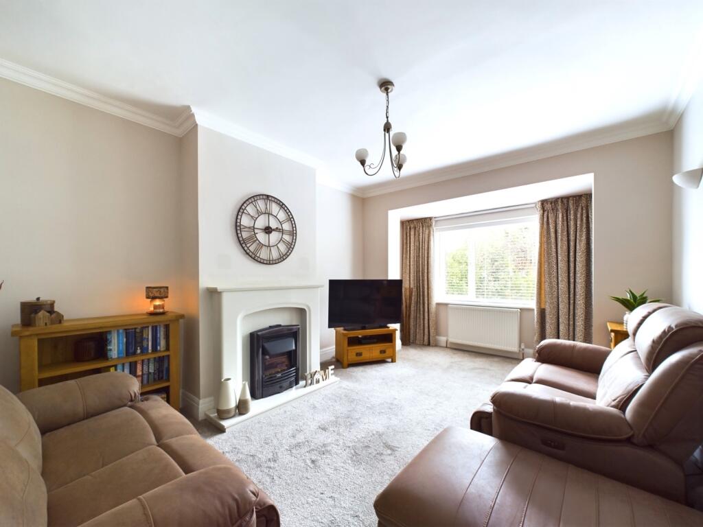 CAM02195G0-PR0051-STILL033