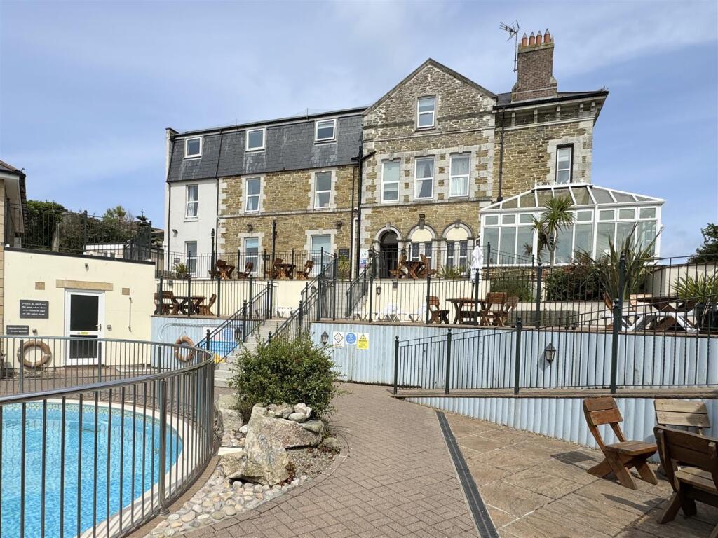 Main Hotel