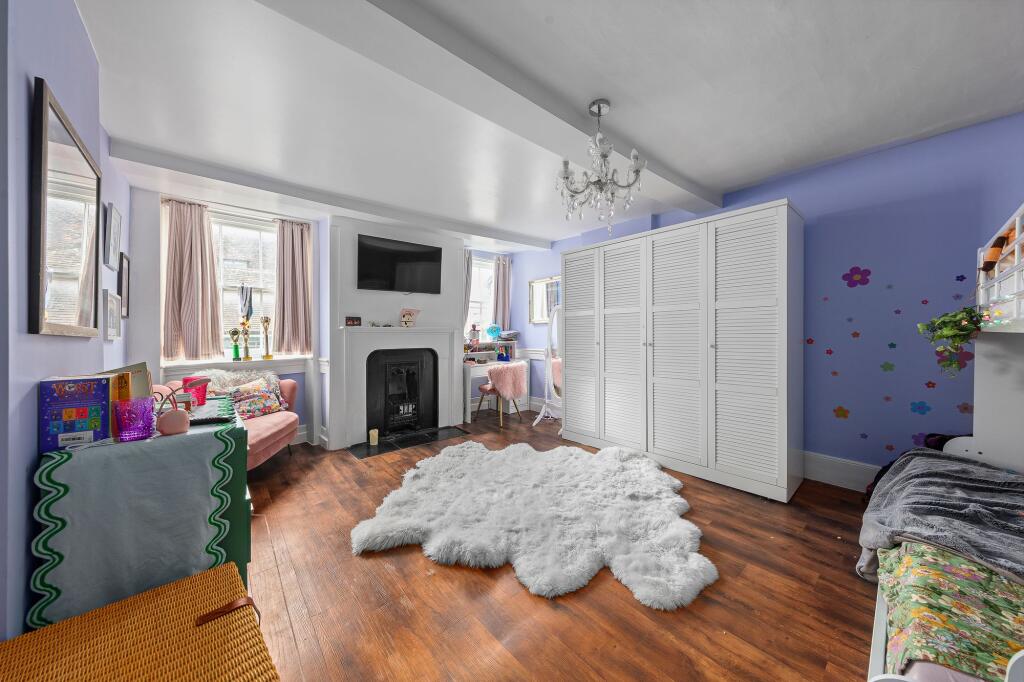 BEDROOM 2