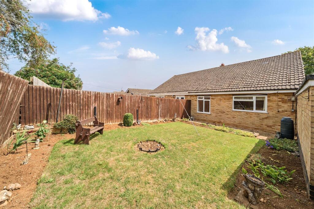 15 Simons Walk, Pattishall (4).jpg