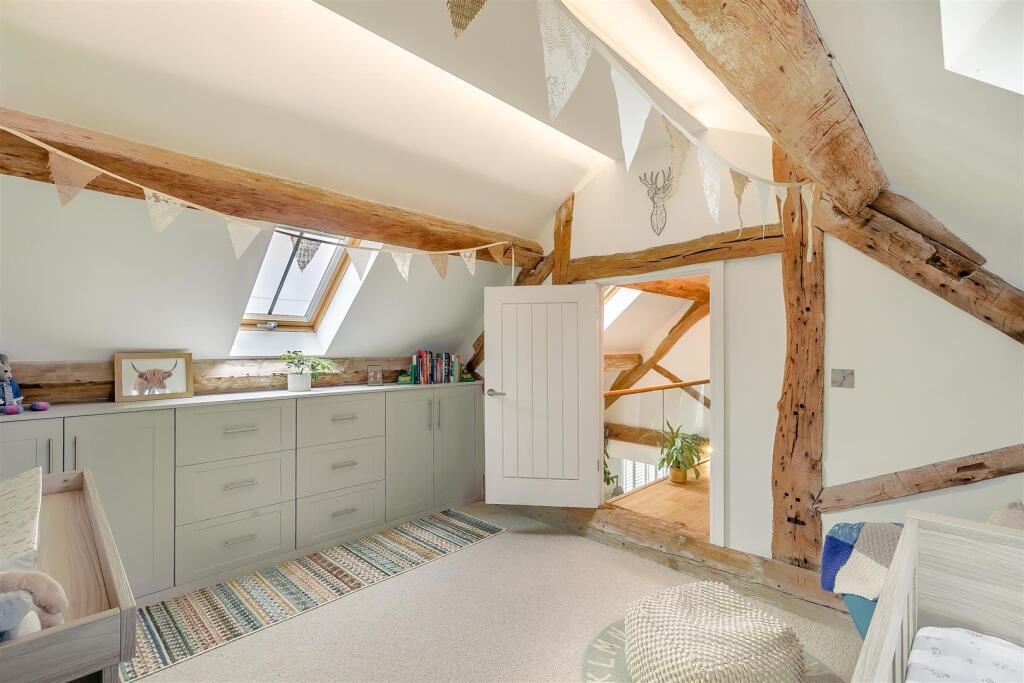 8639408-interior34.jpg