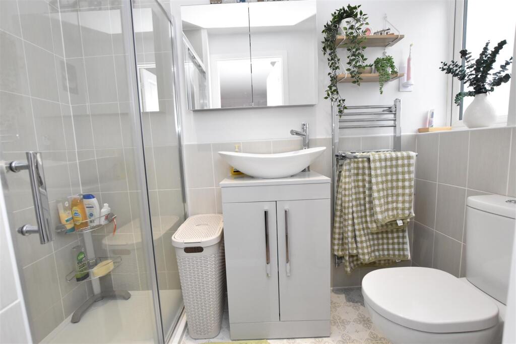 EN SUITE