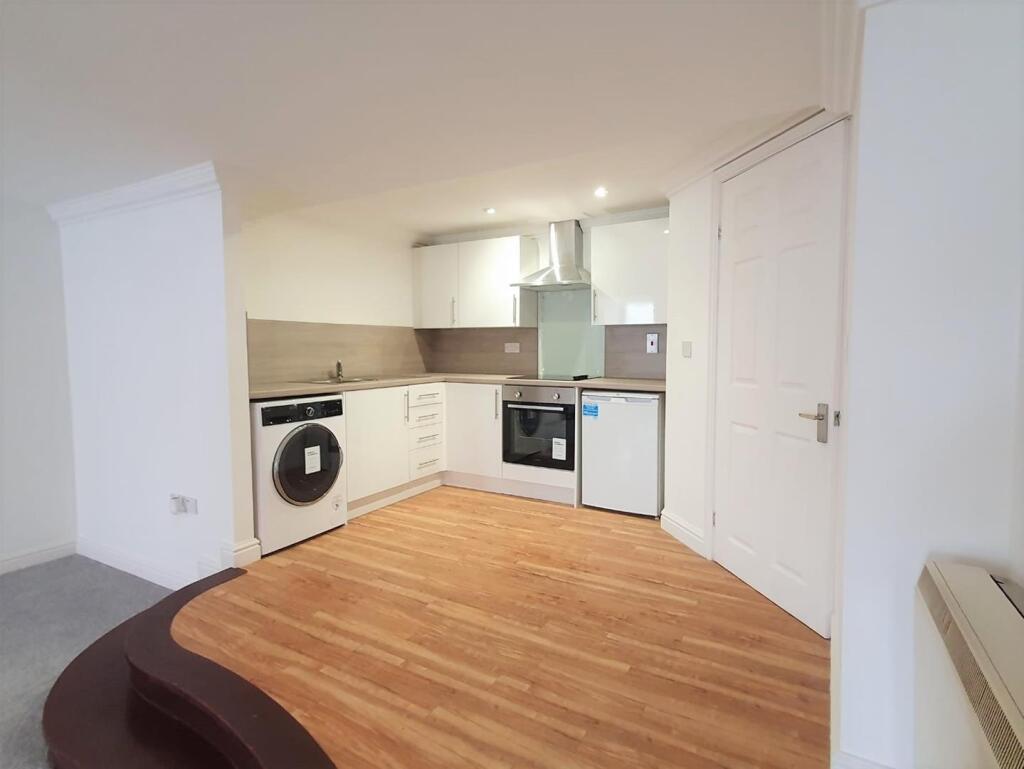 5 Wheal Brake Lodge Kitchen