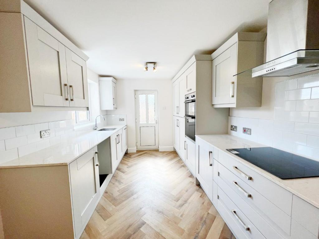 Kitchen 3.jpg