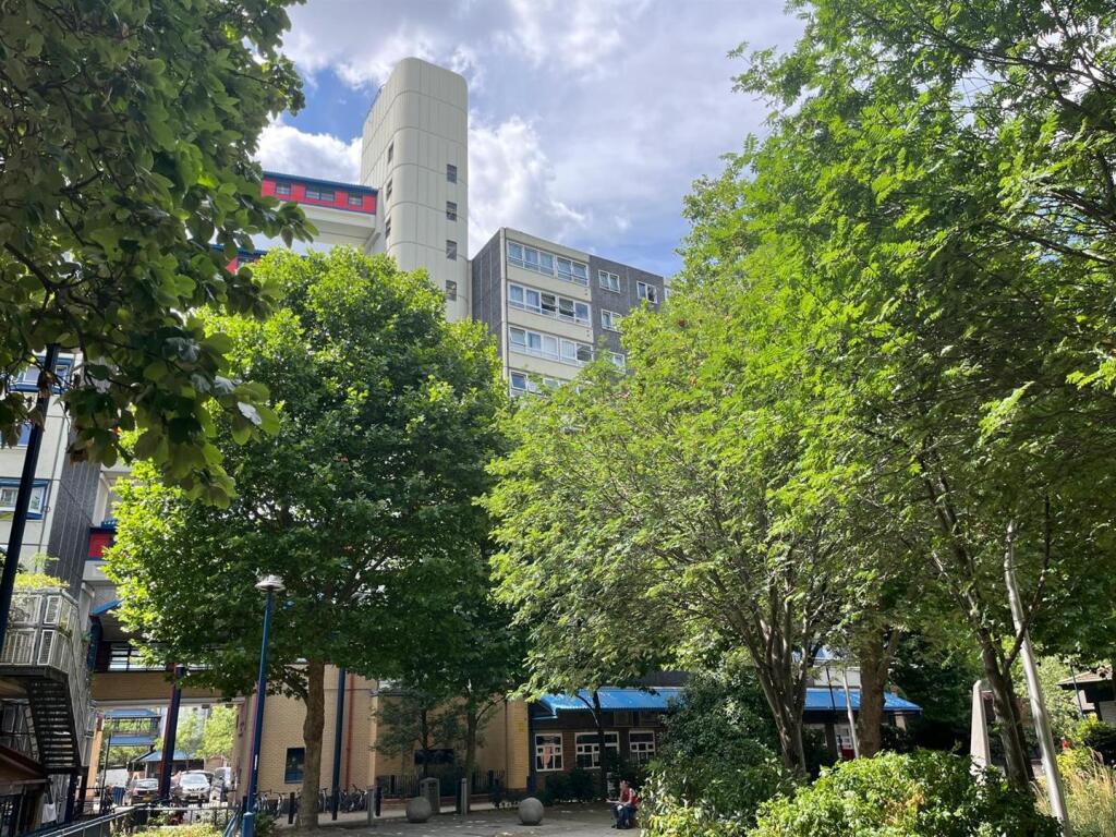 Exterior, Cromwell House, Eden Harper SW11
