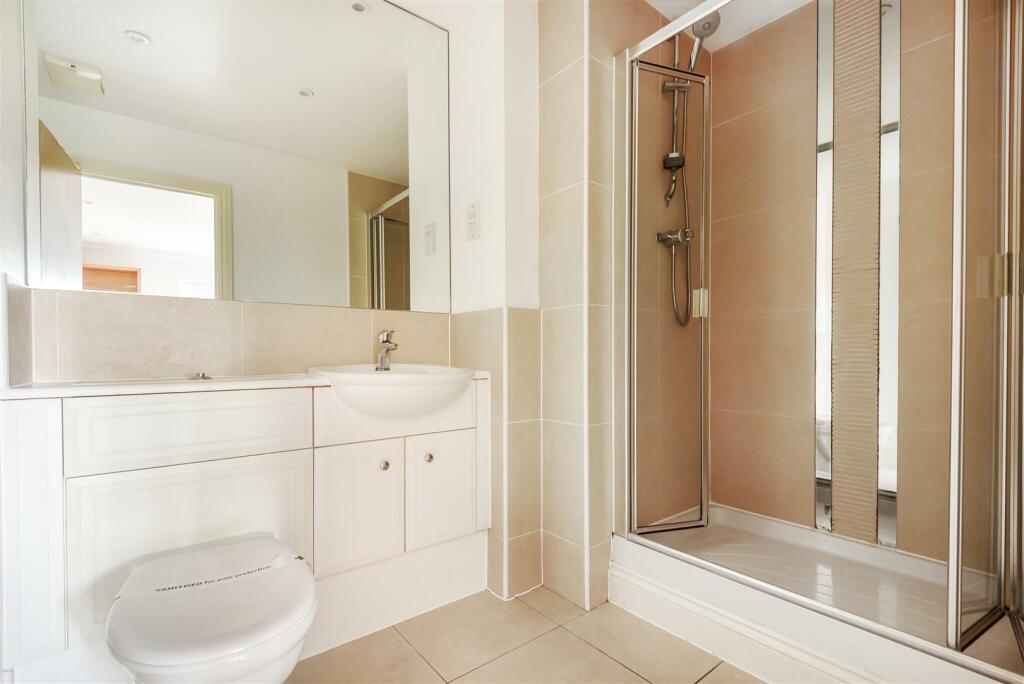 53 Franklin Court Shower.jpg