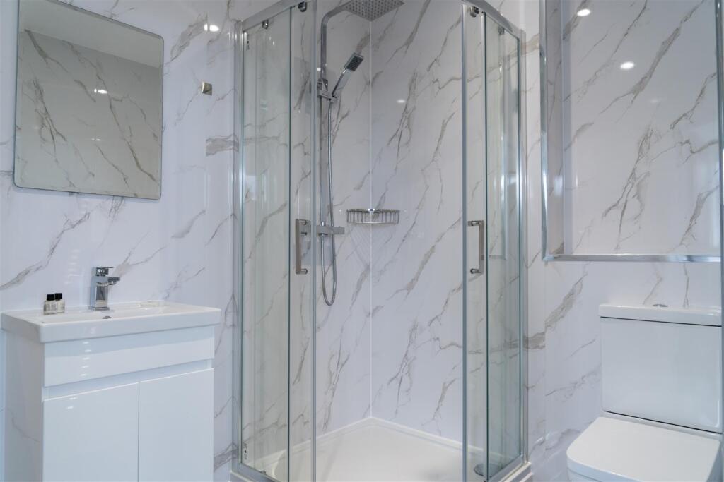 Bathroom 3.jpg