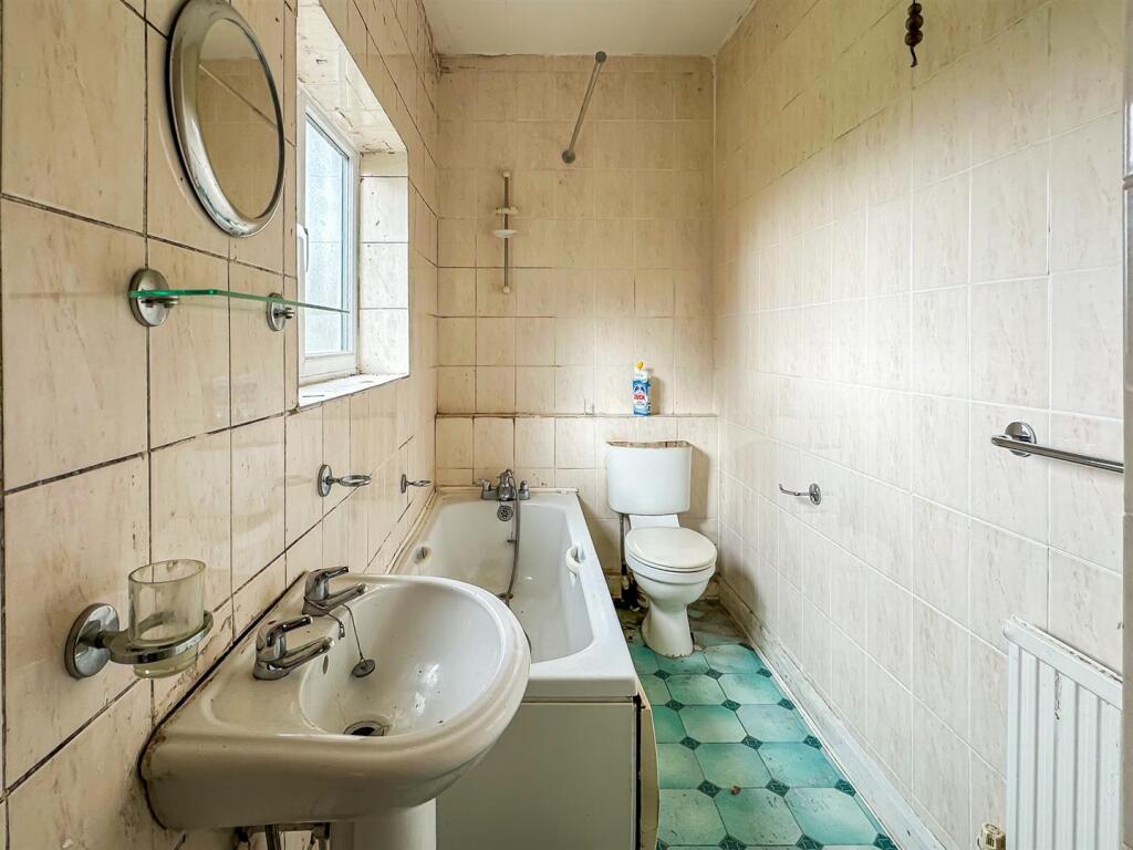 BATHROOM/W.C.