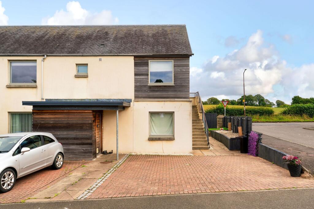 Front ans Driveway