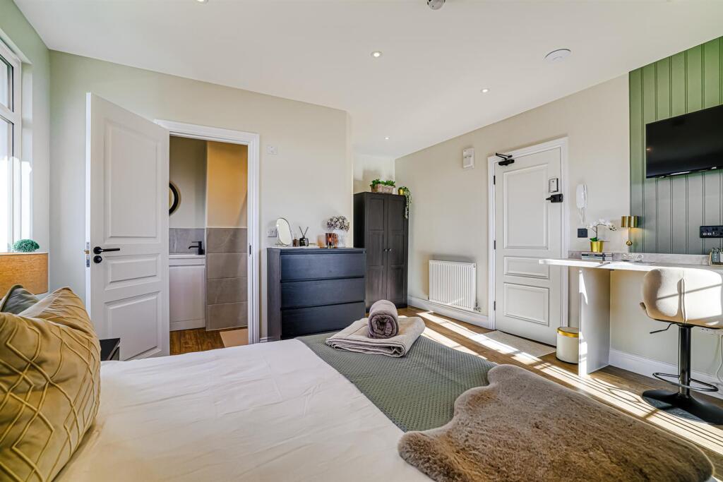 Room 7 (16).jpg