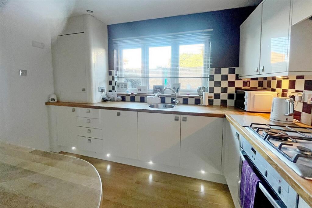 Kitchen/ Dining Room