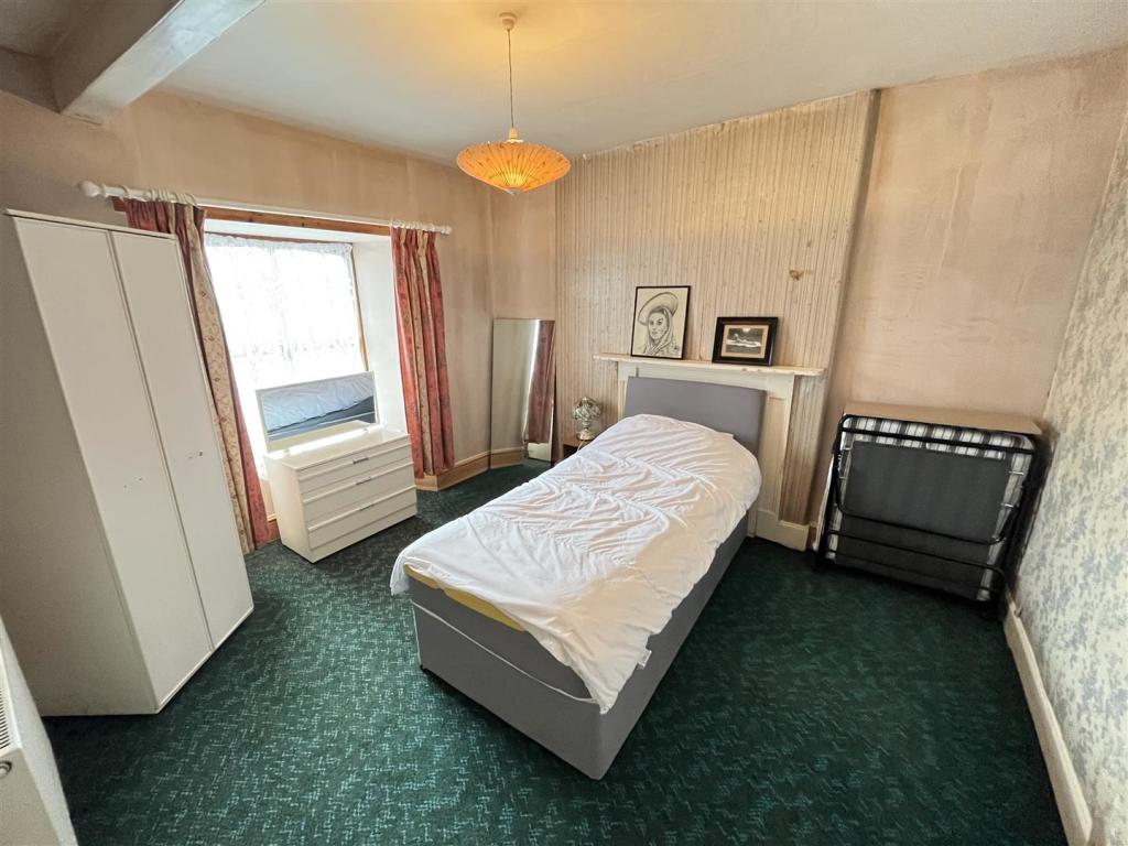 FRONT BEDROOM 1