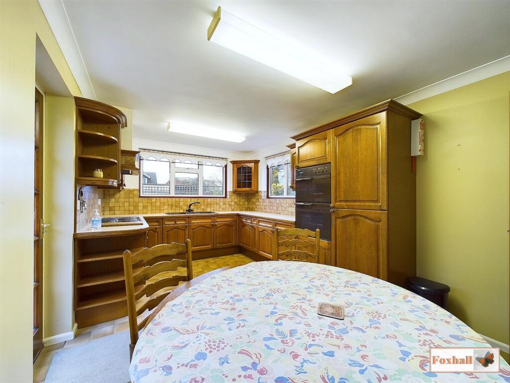 Kitchen / Breakfast Room