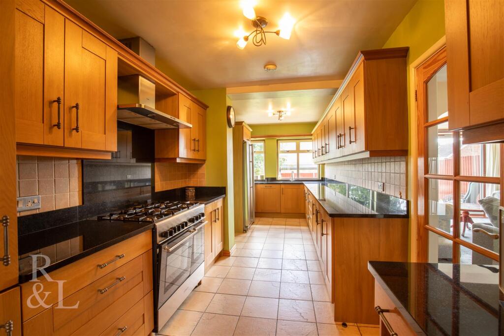 21 Coton Road (12).jpg