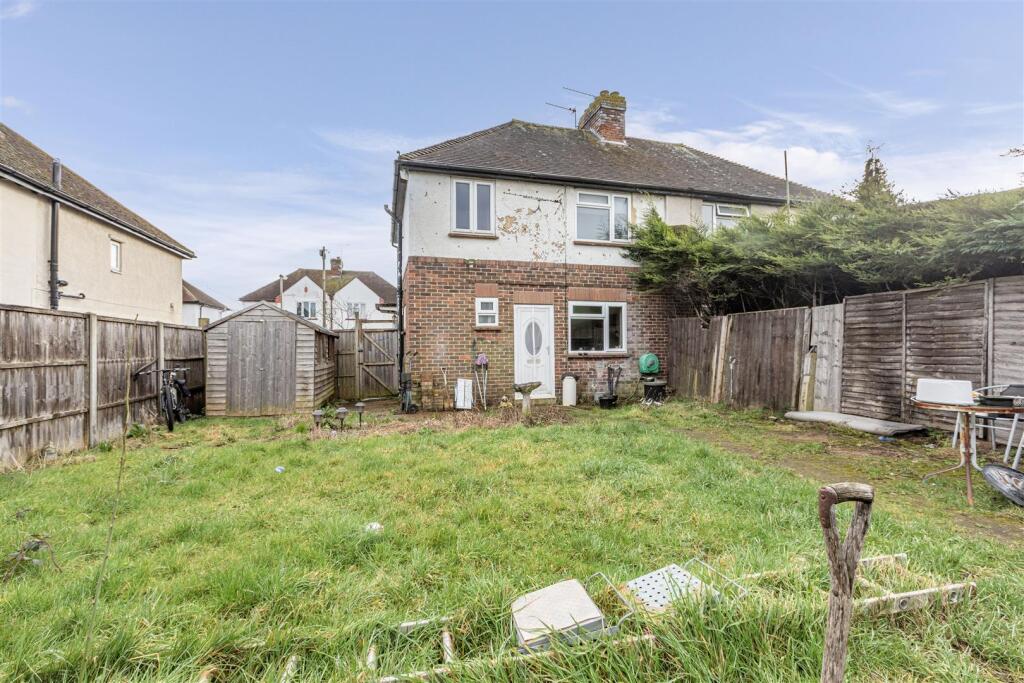 38 Eden Grove Road Byfleet, KT147PX - 3.jpg