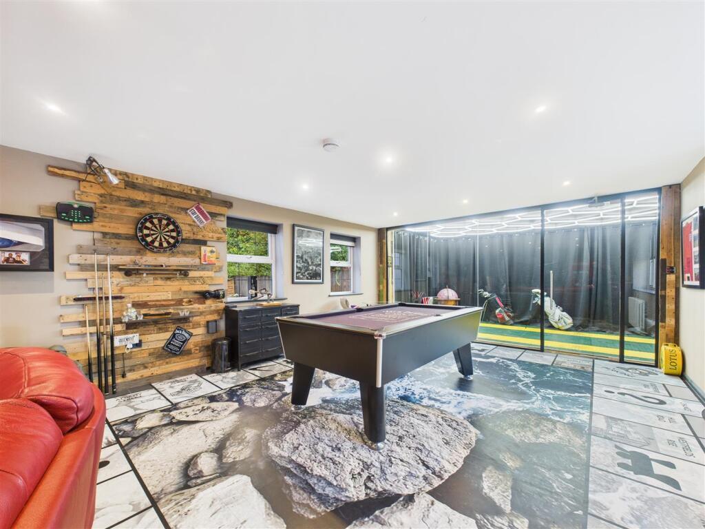 GAMES ROOM