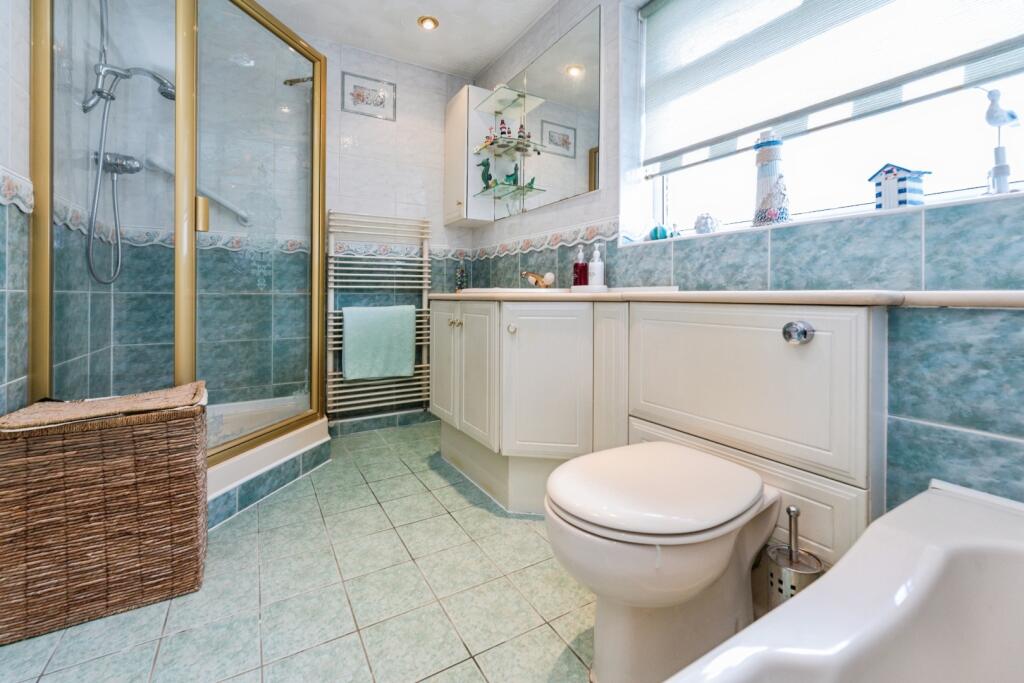 pbox-bathroom-332060.jpg