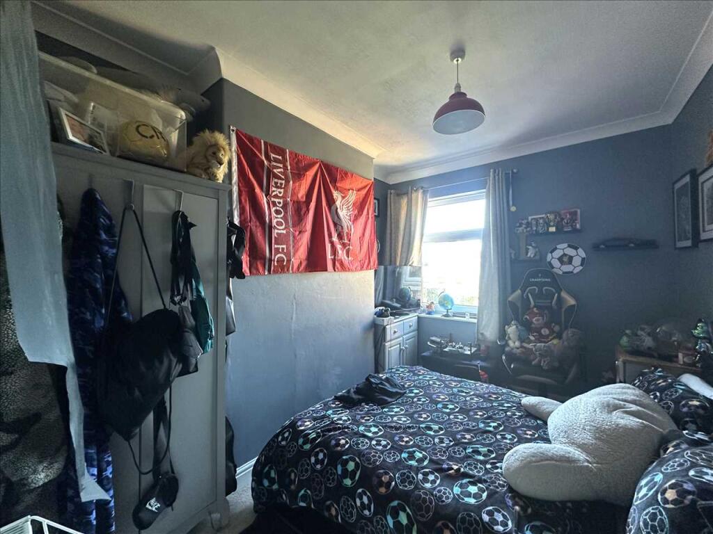 Bedroom (rear)