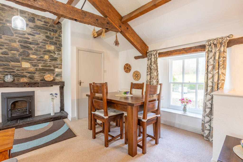 Living/Dining Roo...