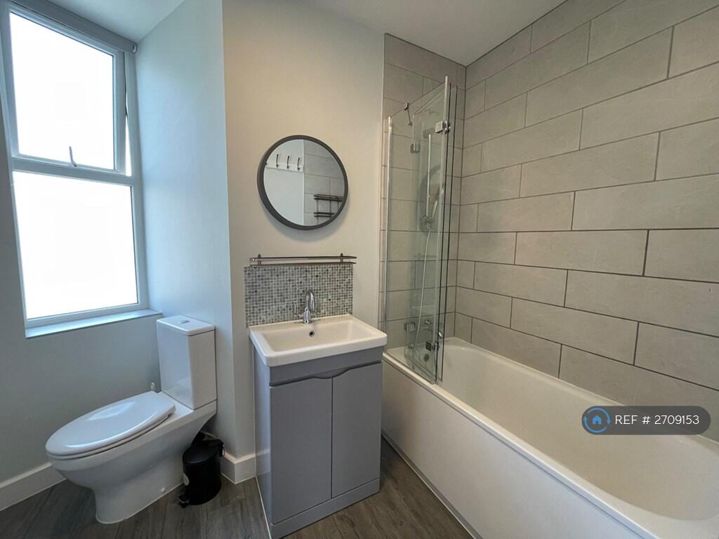 Bathroom 1 (First Floor)