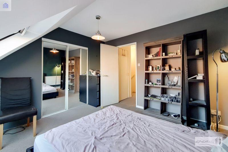 Master Bedroom (2)