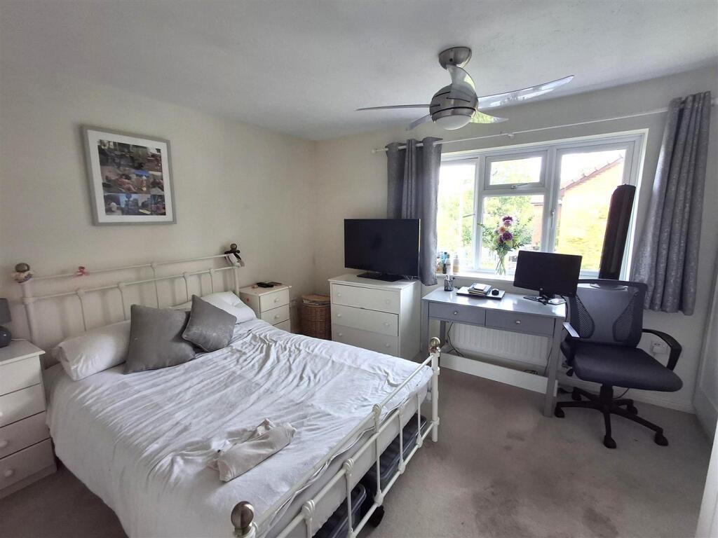Master bedroom 2.jpg