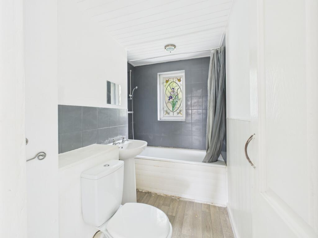 14. CAM04922G0-PR0055-STILL017