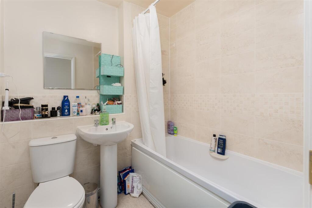 47 Winter Gardens Way, Banbury-20.jpg