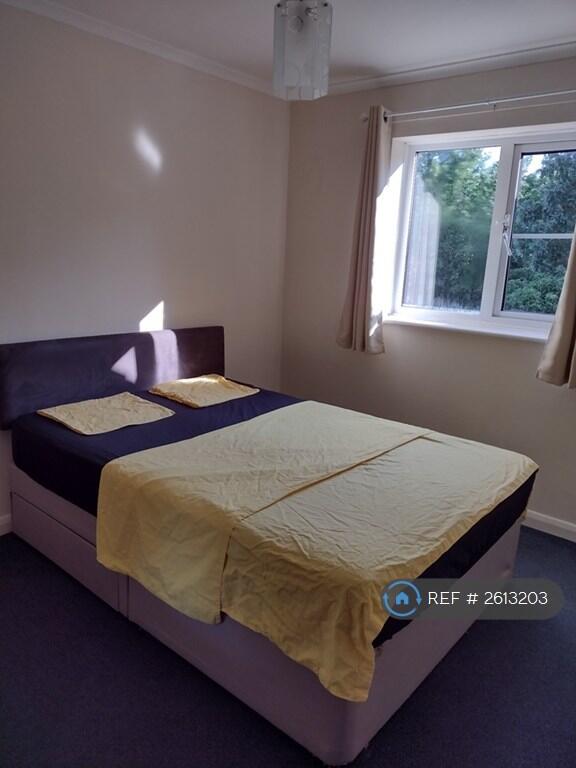 a Well-Proportioned Bedroom