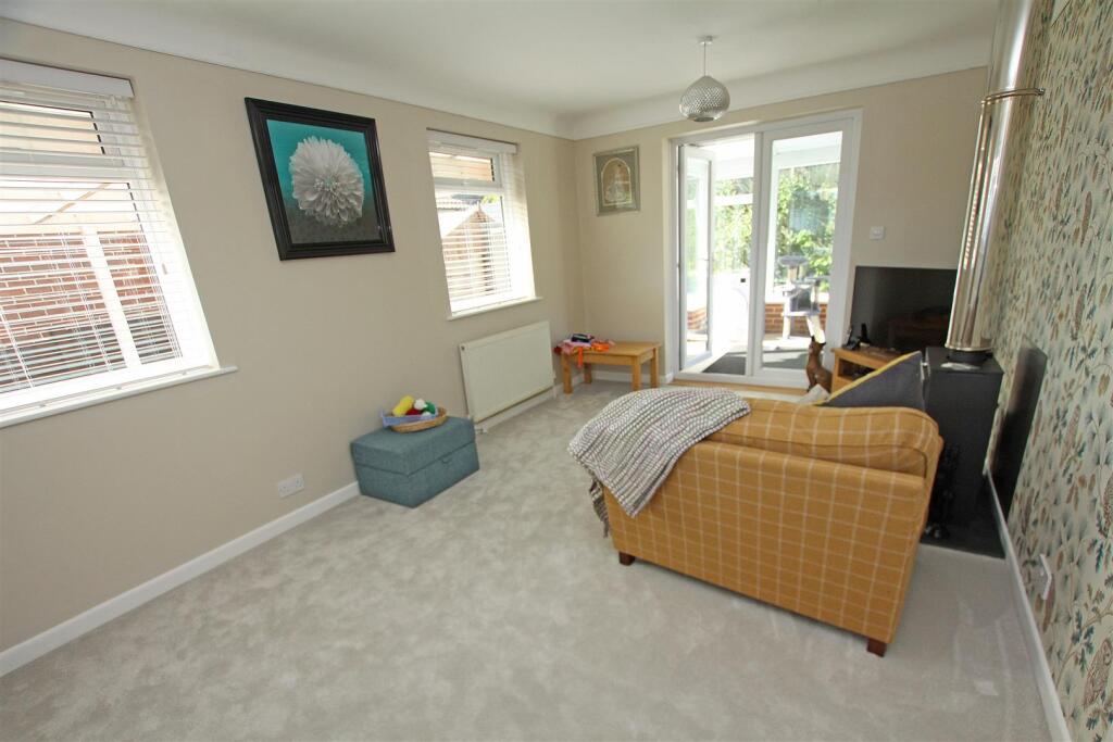 Living room b.jpg